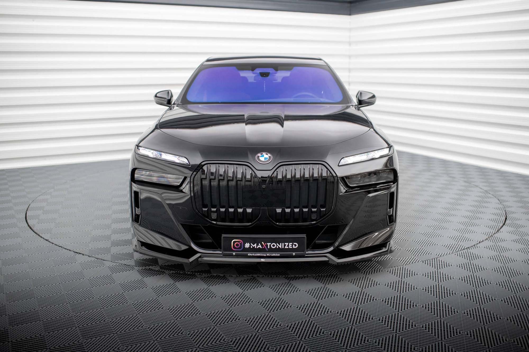 Спойлер Maxton Design версия 3 за предна М броня на BMW серия 7, M760E G70 след 2022 година,черен лак